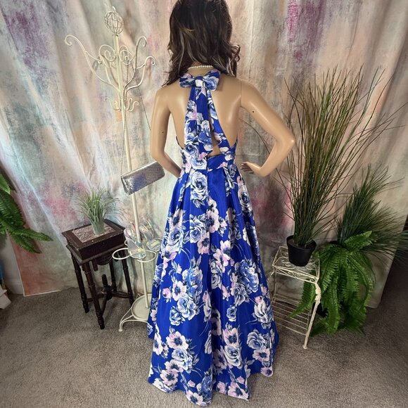📌When The Back Is Just As Beautiful As The Front Floral Prom - Formal Gown - Picture 2 of 16